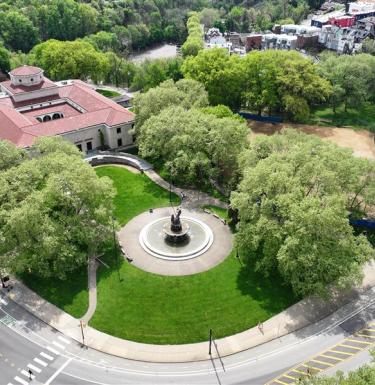 Aerial photograph of the Frick Fine Arts Building and Schenley Fountain