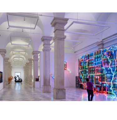 Gallery at the Smithsonian American Art Museum of a neon light lit up map of the United States